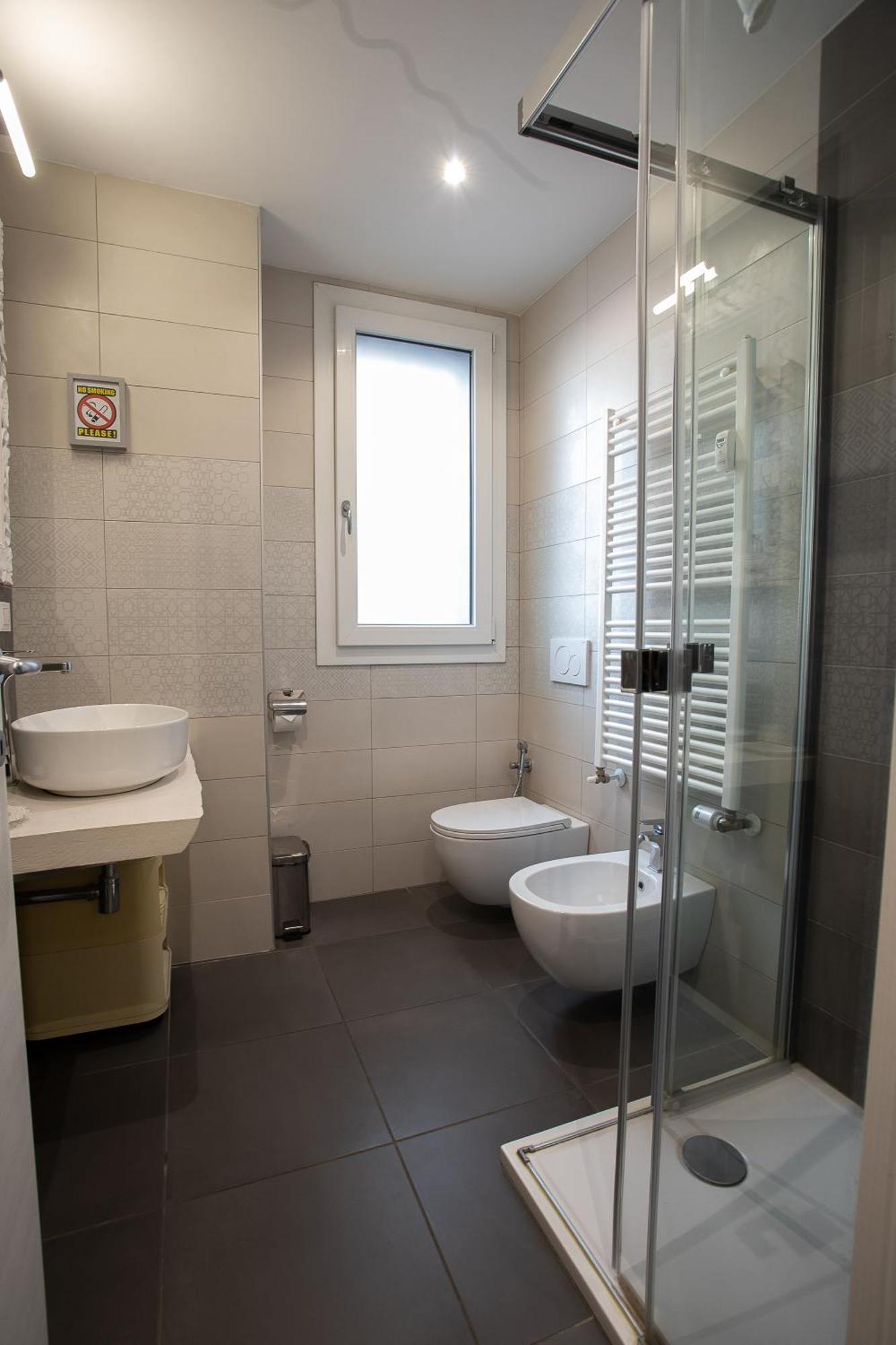 Happy Home Bo Centro Free Private Parking Bolonha Exterior foto